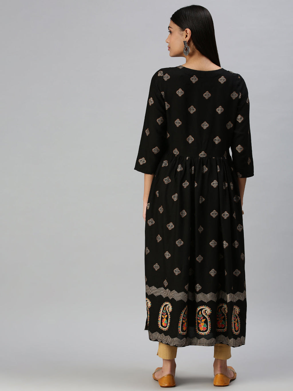 Women's Black Ethnic Motifs Printed Straight Kurta