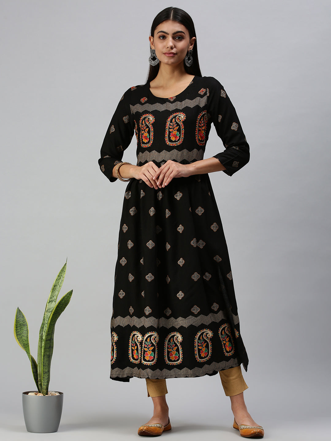 Women's Black Ethnic Motifs Printed Straight Kurta