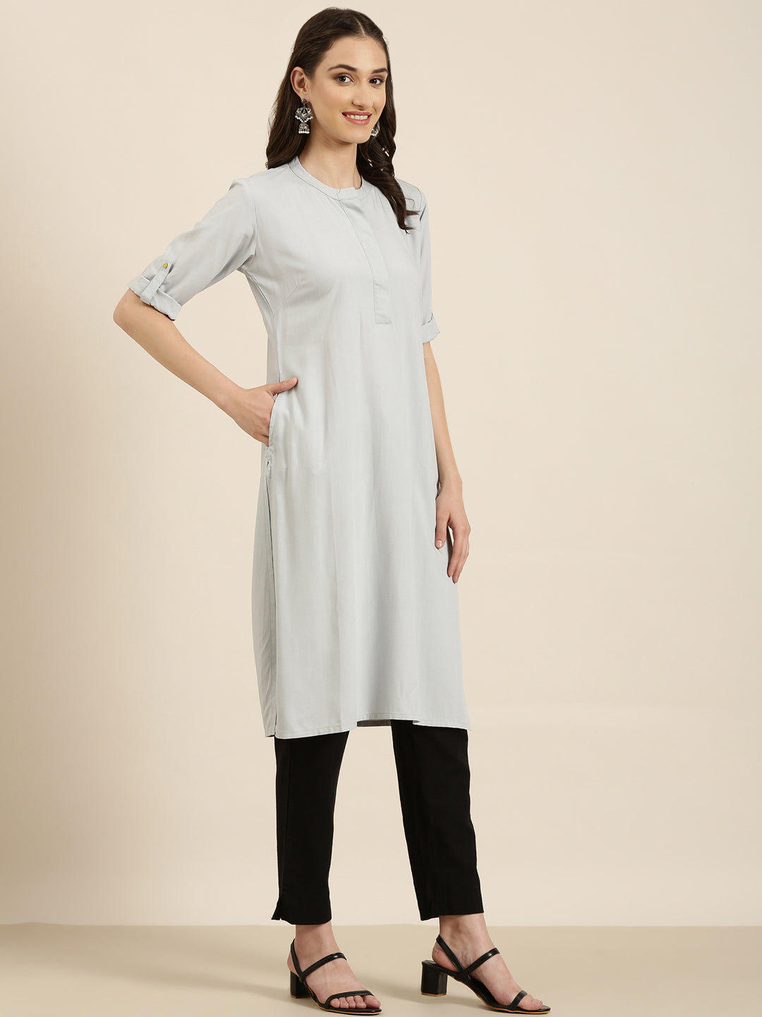 Women's Grey Solid Straight Kurta