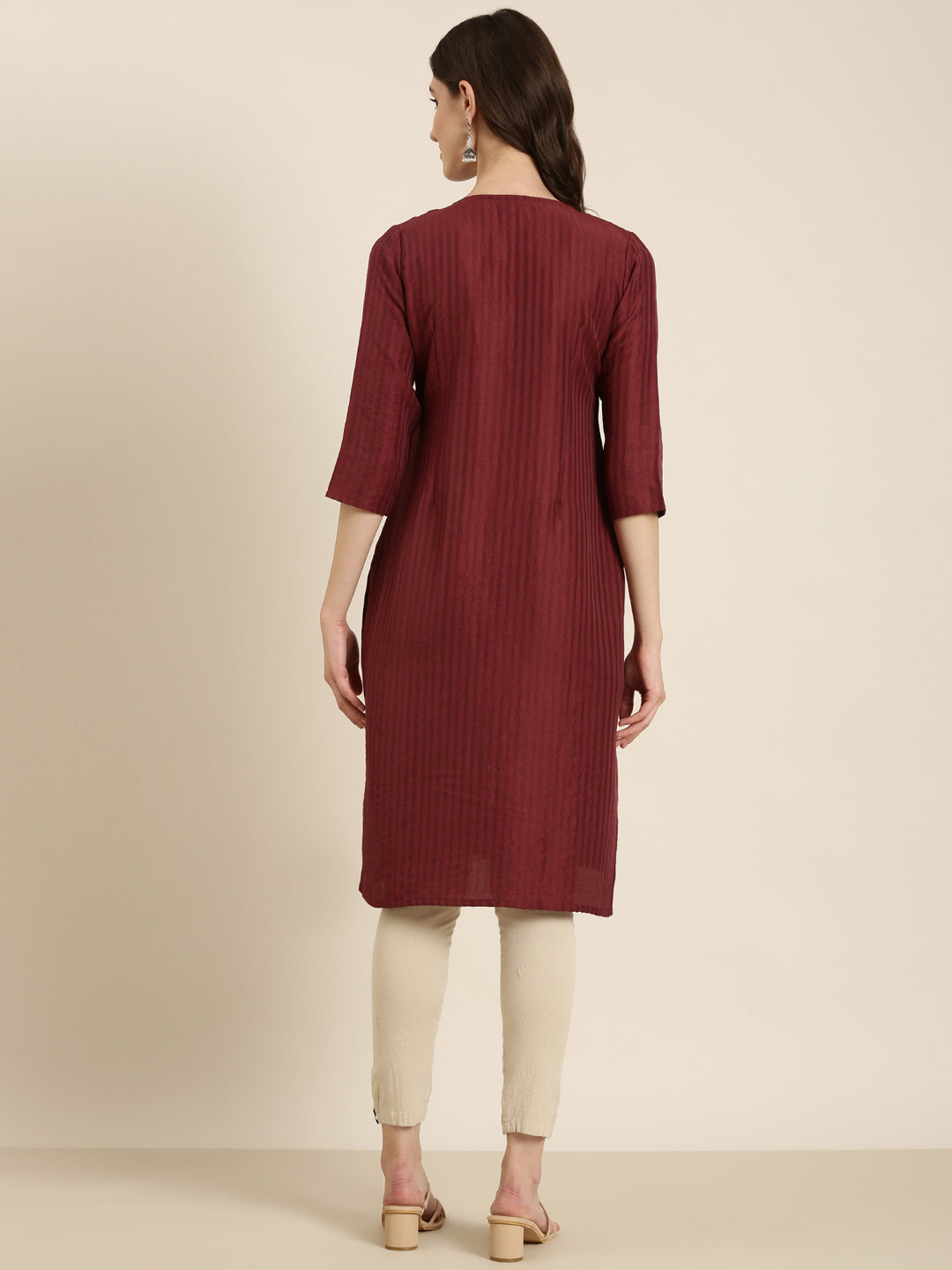 Women's Magenta Thread Work Straight Kurta