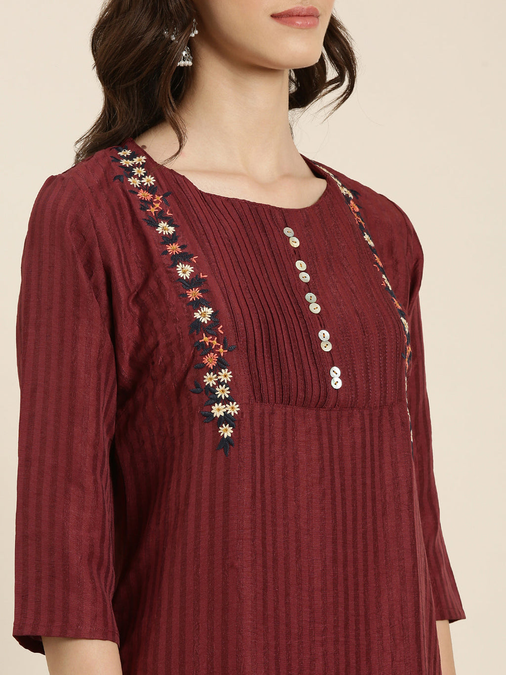 Women's Magenta Thread Work Straight Kurta