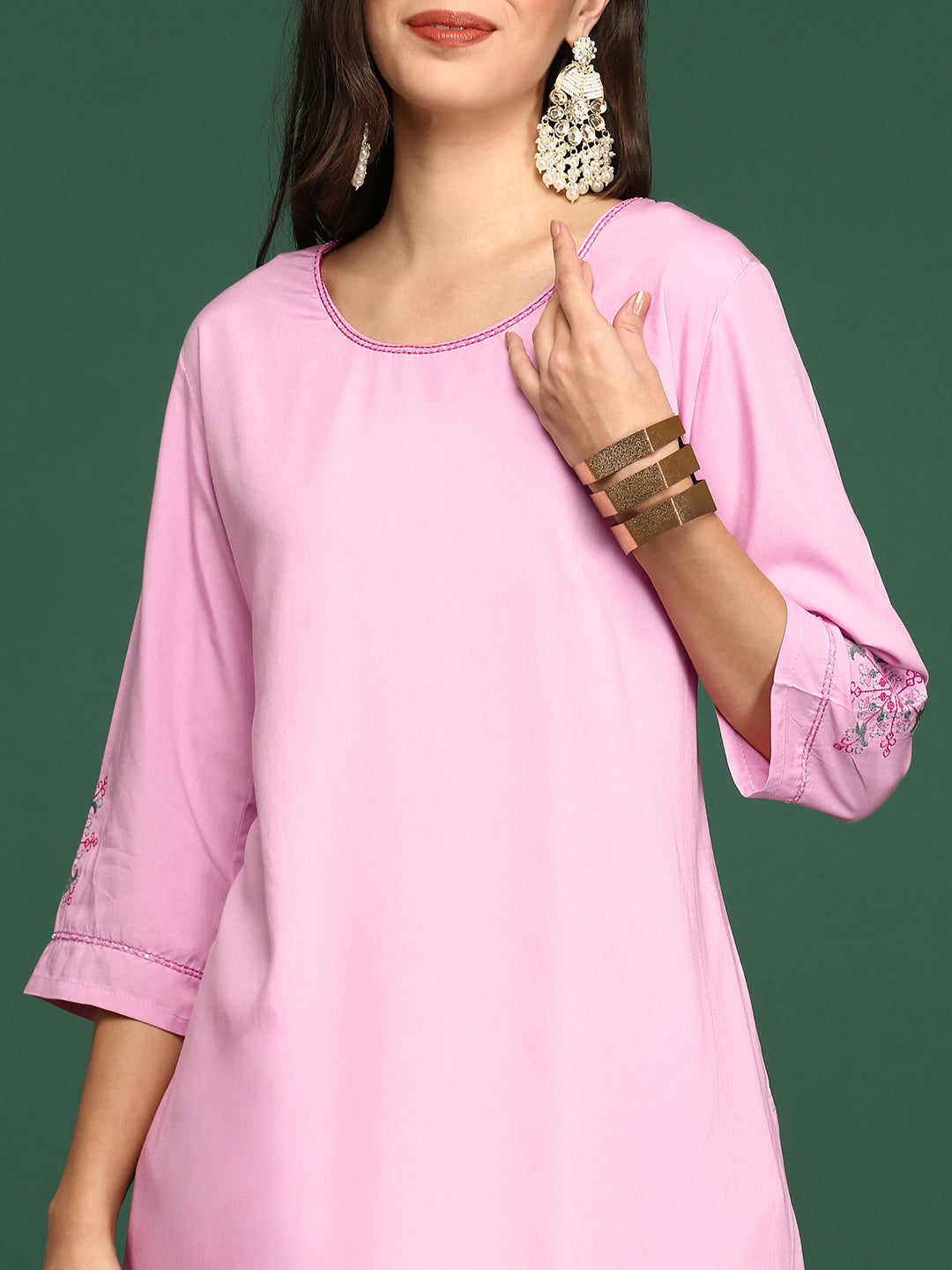 Women's Pink Round Neck Thread Work Straight Kurta