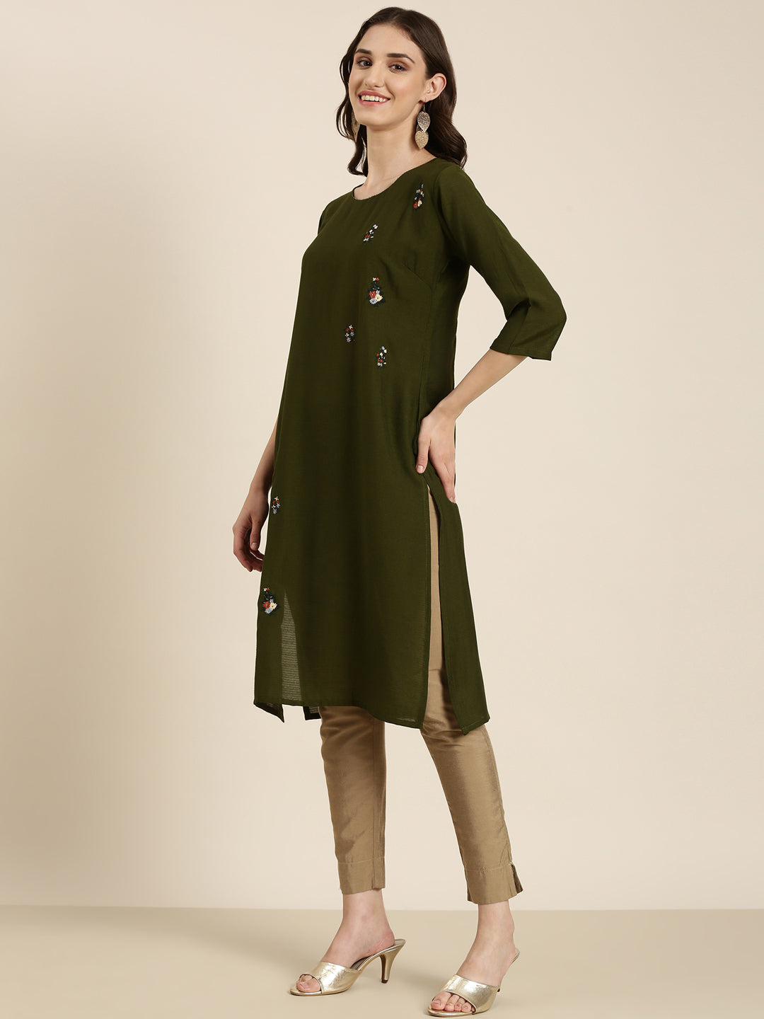 Women's Olive Round Neck Thread Work Straight Kurta