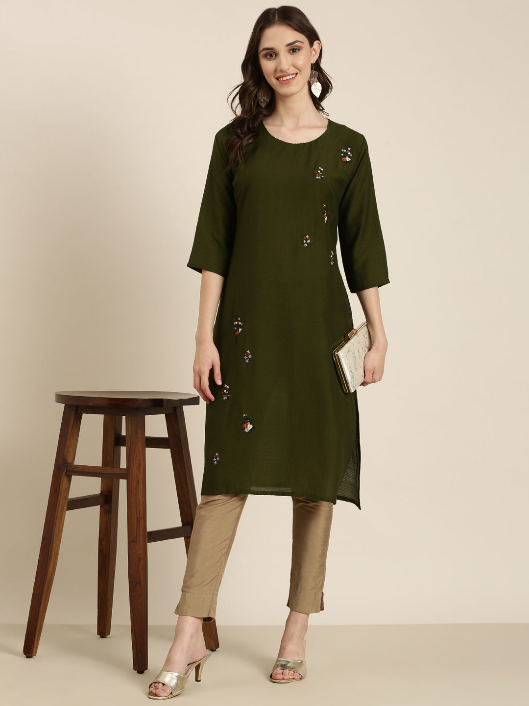 Women's Olive Round Neck Thread Work Straight Kurta