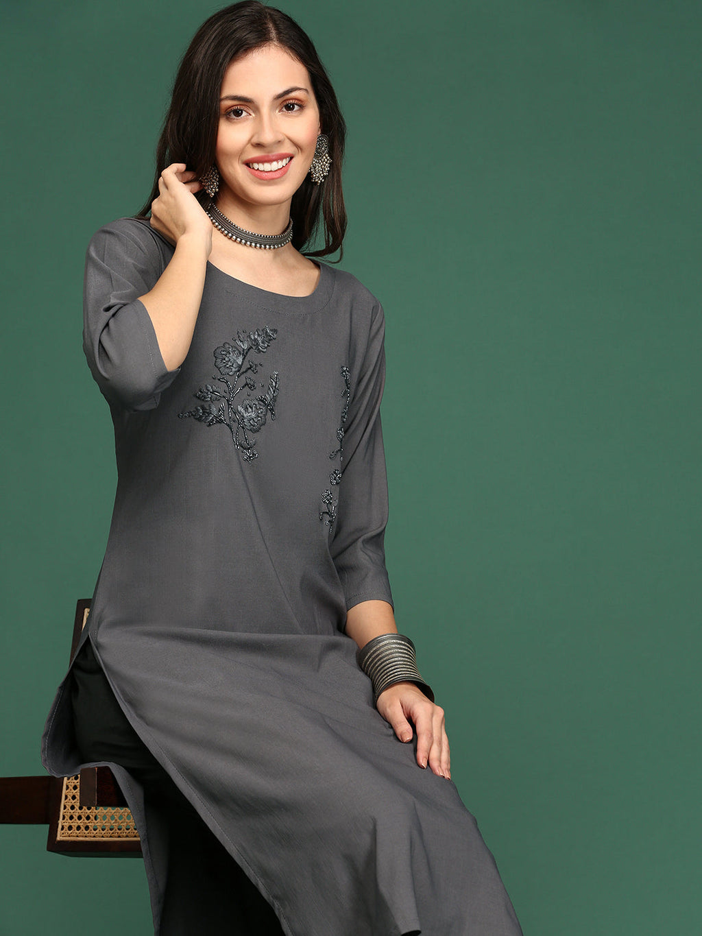 Women's Grey Embellished Beads & Stones Cotton Straight Kurta