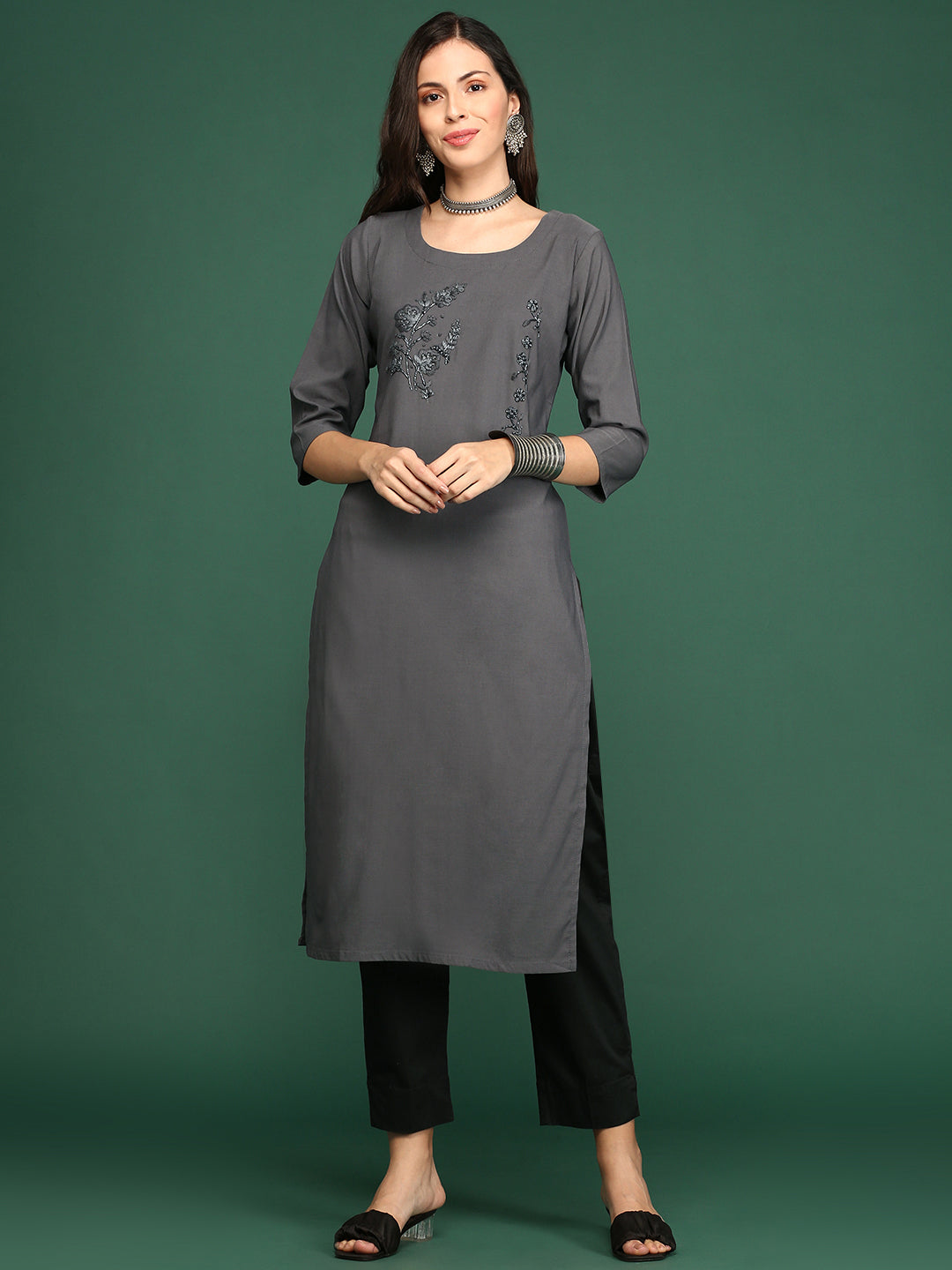 Women's Grey Embellished Beads & Stones Cotton Straight Kurta
