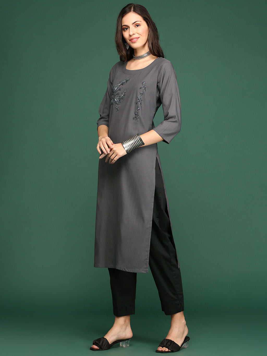 Women's Grey Embellished Beads & Stones Cotton Straight Kurta