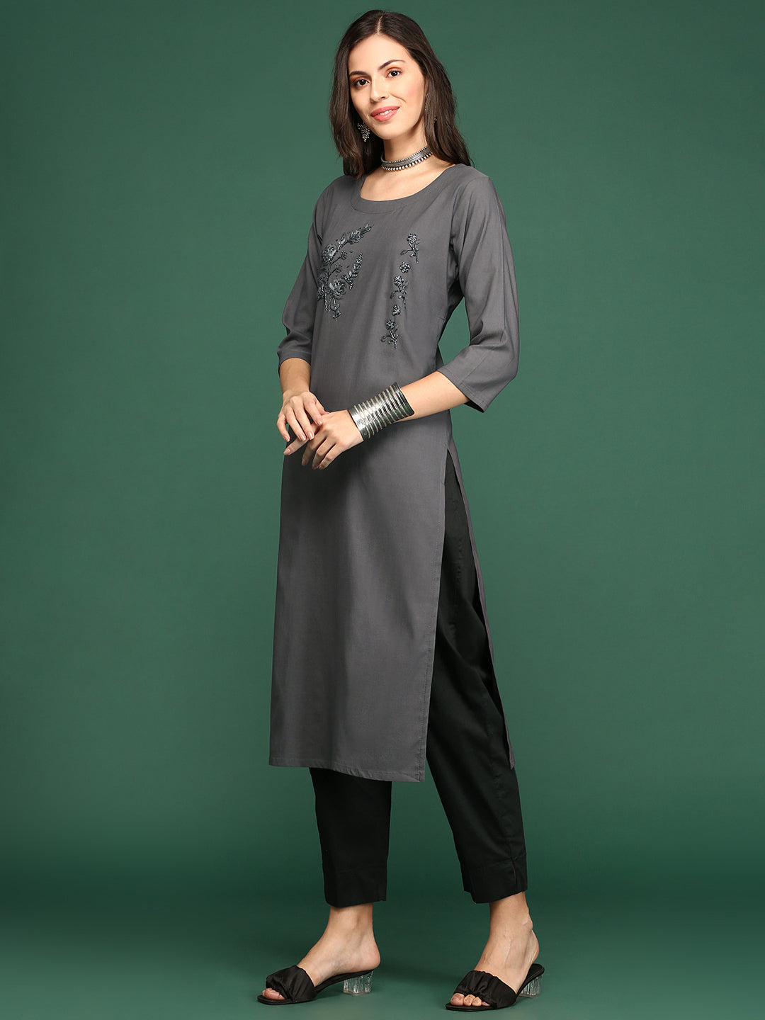 Women's Grey Embellished Beads & Stones Cotton Straight Kurta