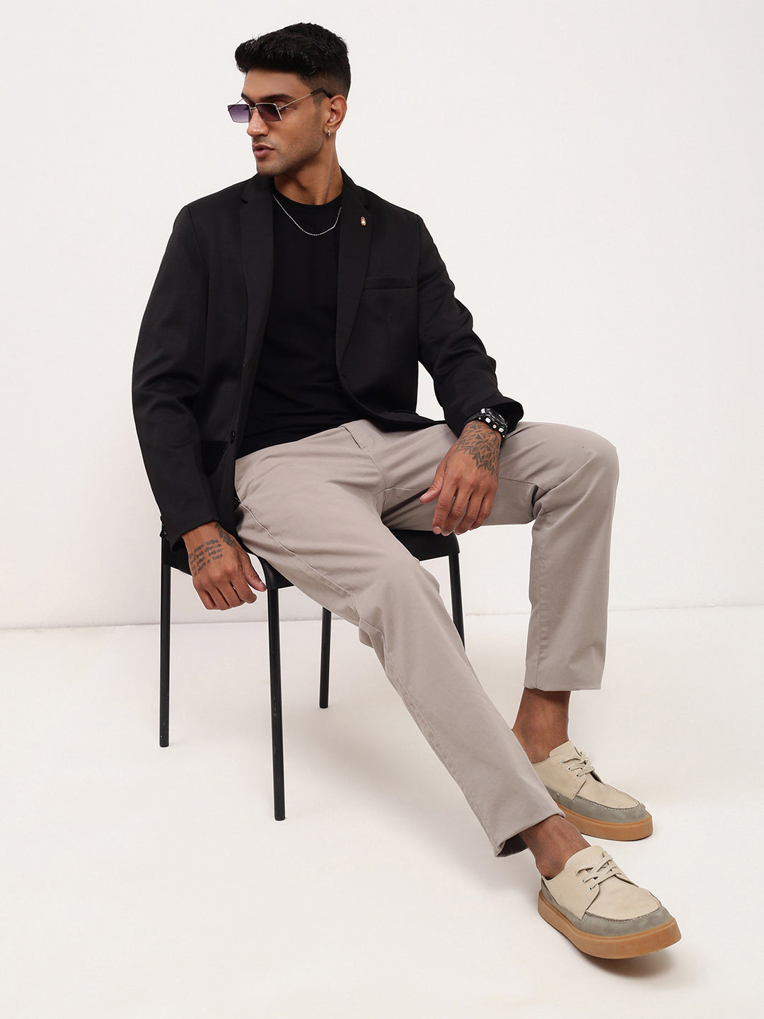 Men's Black Solid Self Design Single Breasted Blazer