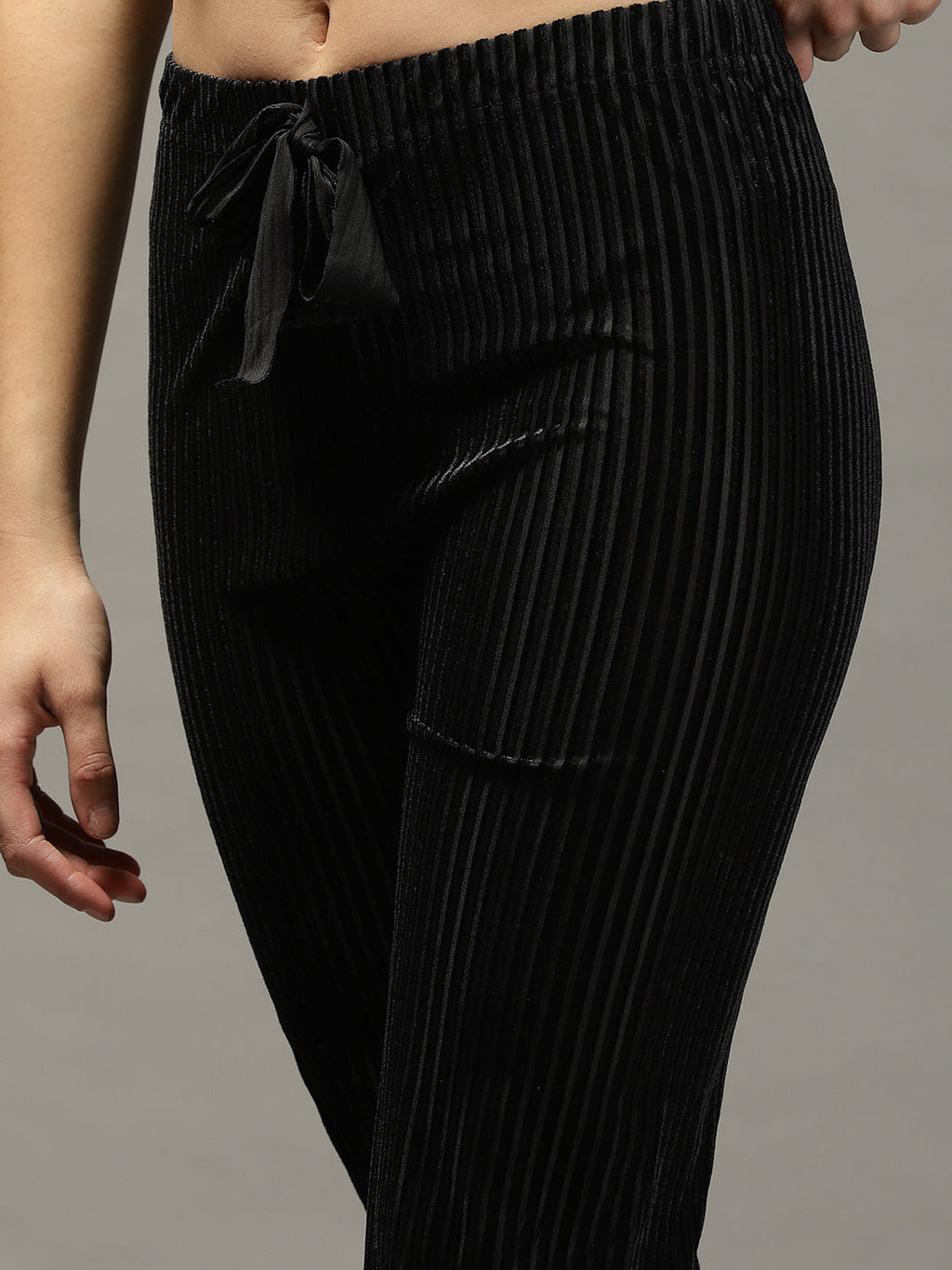 Women's Black Relaxed Straight Fit Parallel Trousers