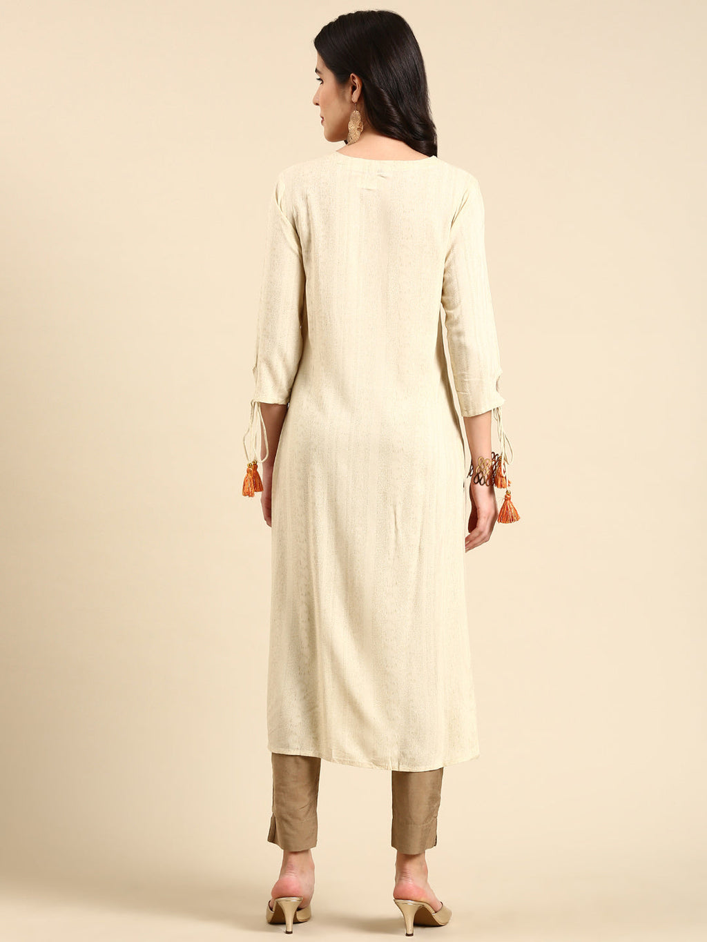 Women's Cream Floral Embroidered Straight Kurta