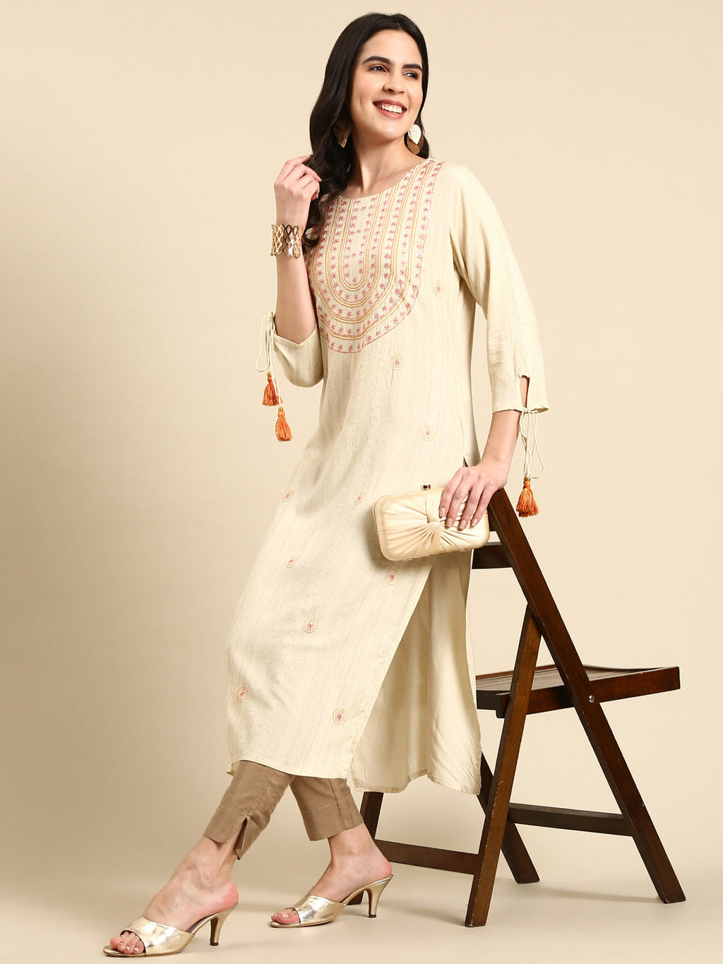 Women's Cream Floral Embroidered Straight Kurta