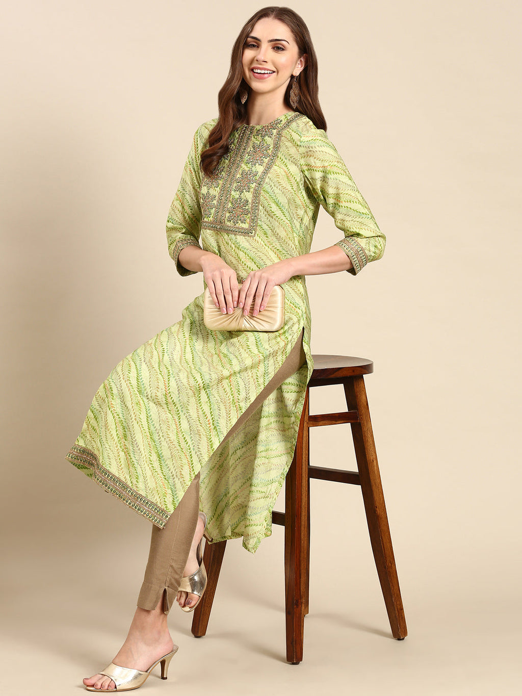 Women's Green Ethnic Motif Printed Thread Work Straight Kurta