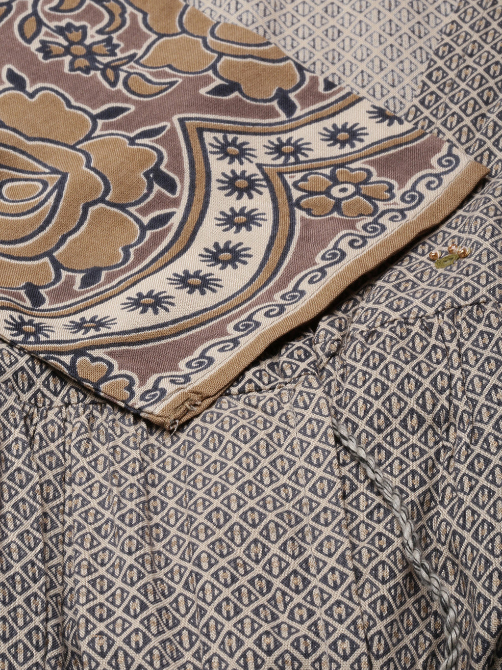 Women's Anarkali Beige Ethnic Motifs Kurta Comes With Overcoat