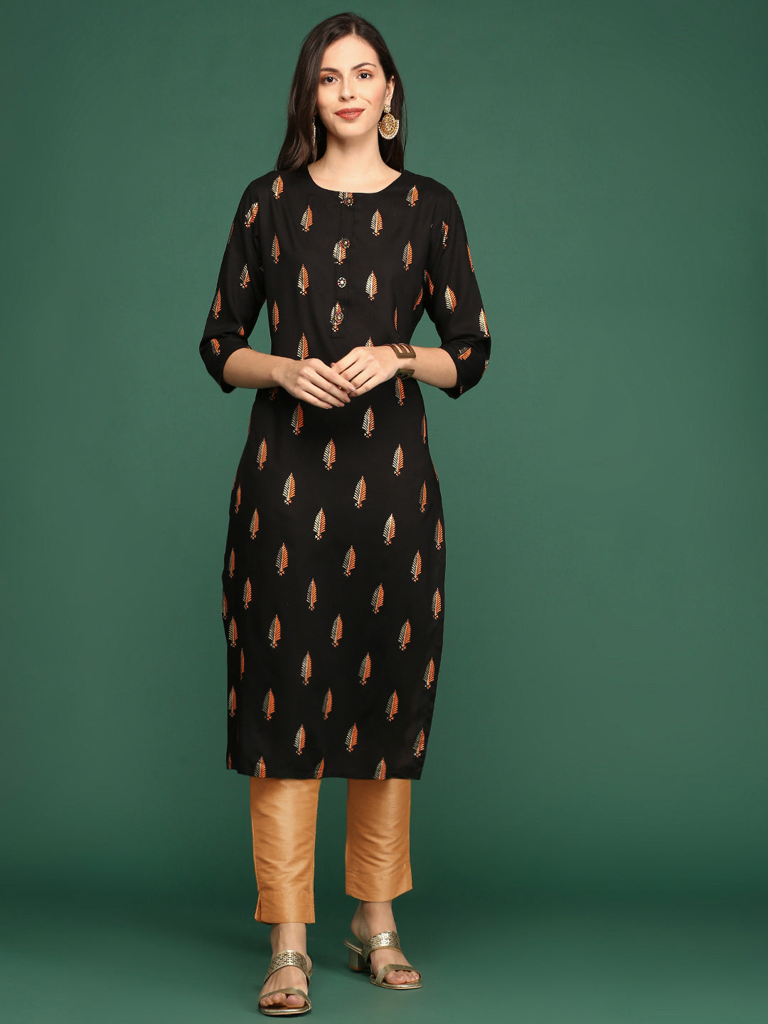 Women's Black Floral Printed Round Neck Straight Kurta