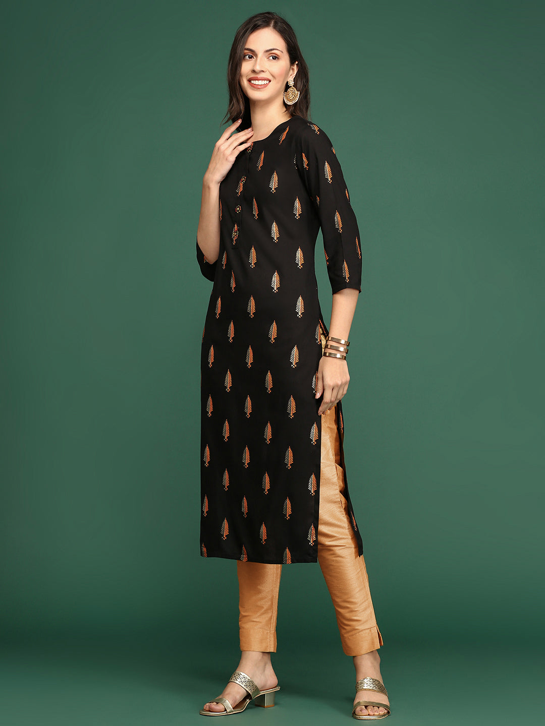 Women's Black Floral Printed Round Neck Straight Kurta