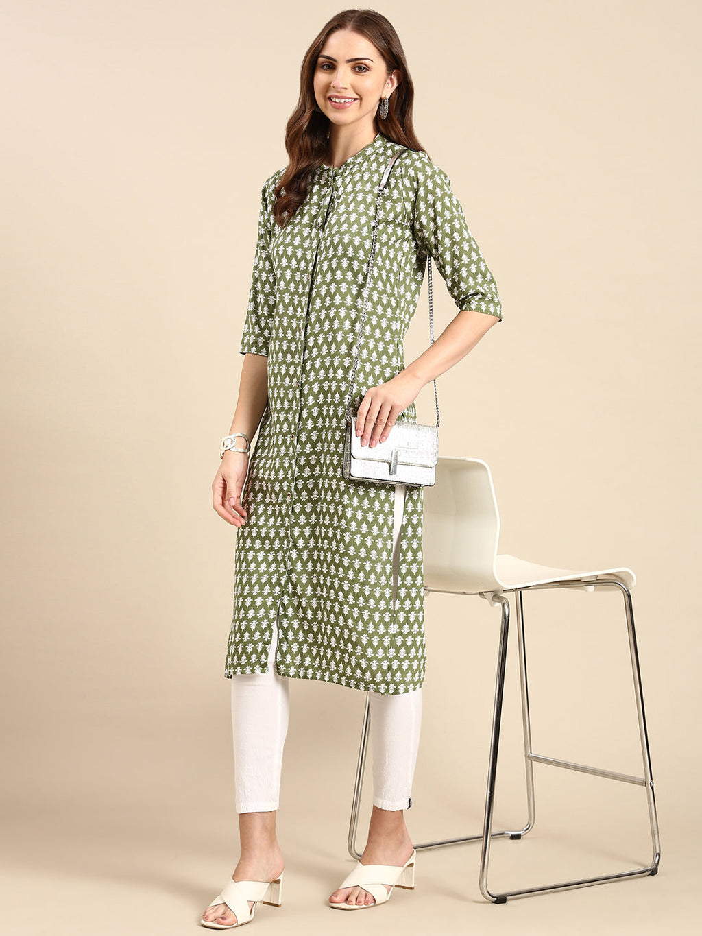 Women's Green Mandarin Collar Floral Printed Straight Kurta