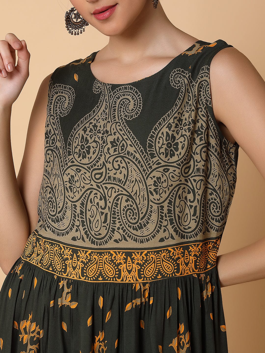 Women's Ethnic Motifs Green Anarkali Kurta with Shrug