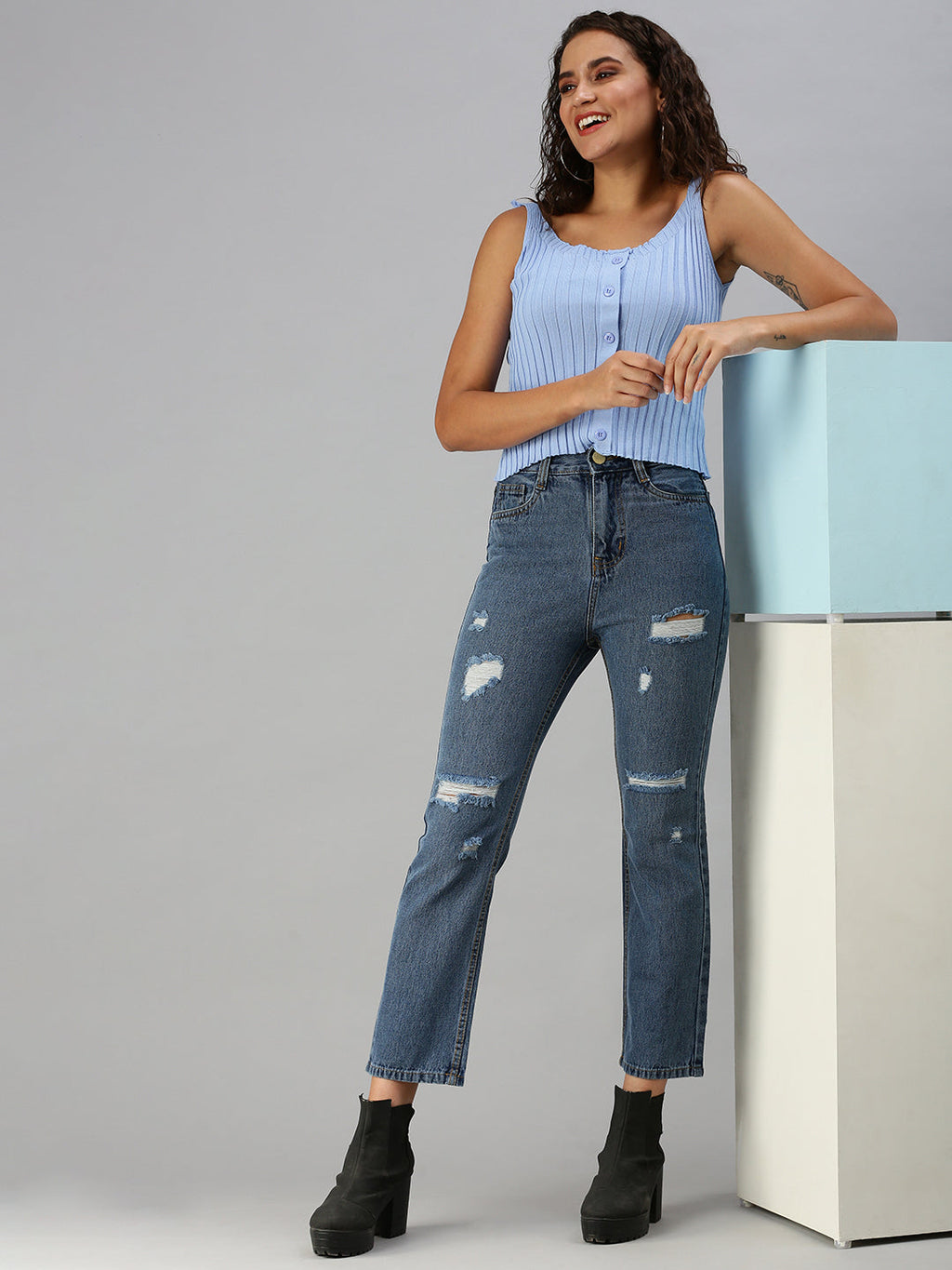 Women's Blue Straight Fit High-Rise Mildly Distressed Light Fade Jeans