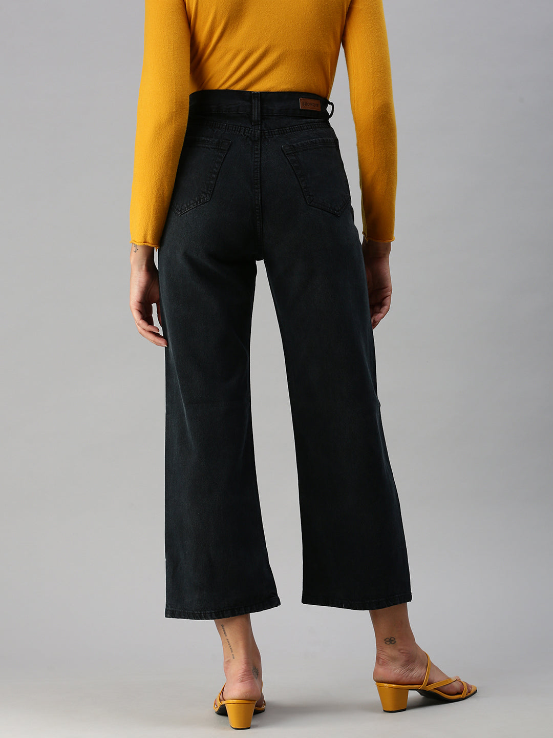 Women's Dark Grey Straight Fit High-Rise Light Fade Stretchable Jeans