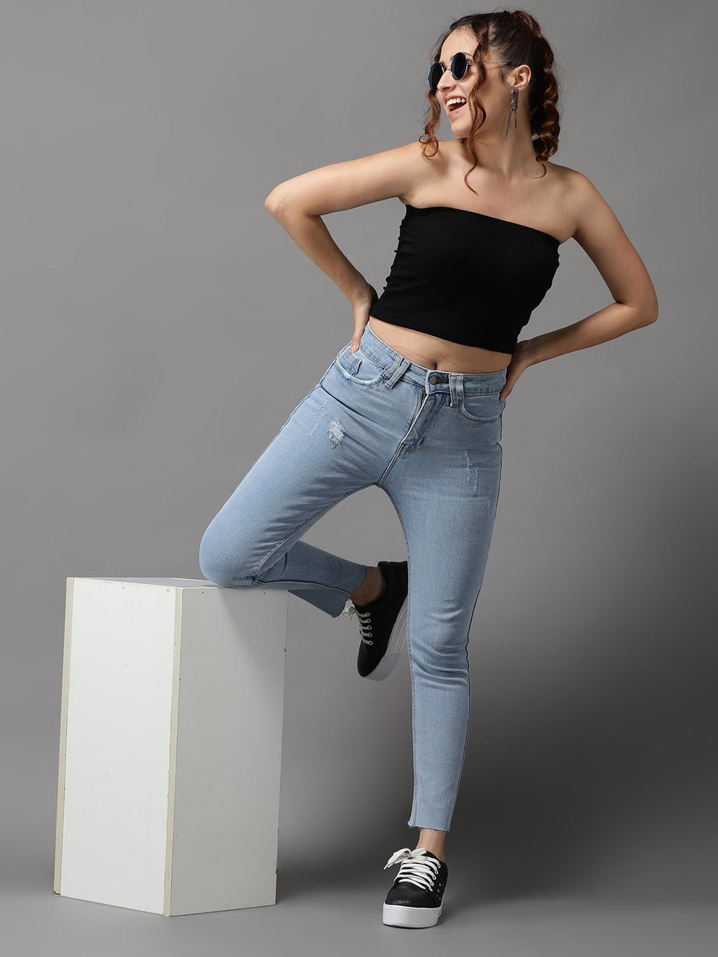 Women's Blue Slim Fit High-Rise Mildly Distressed Heavy Fade Stretchable Jeans