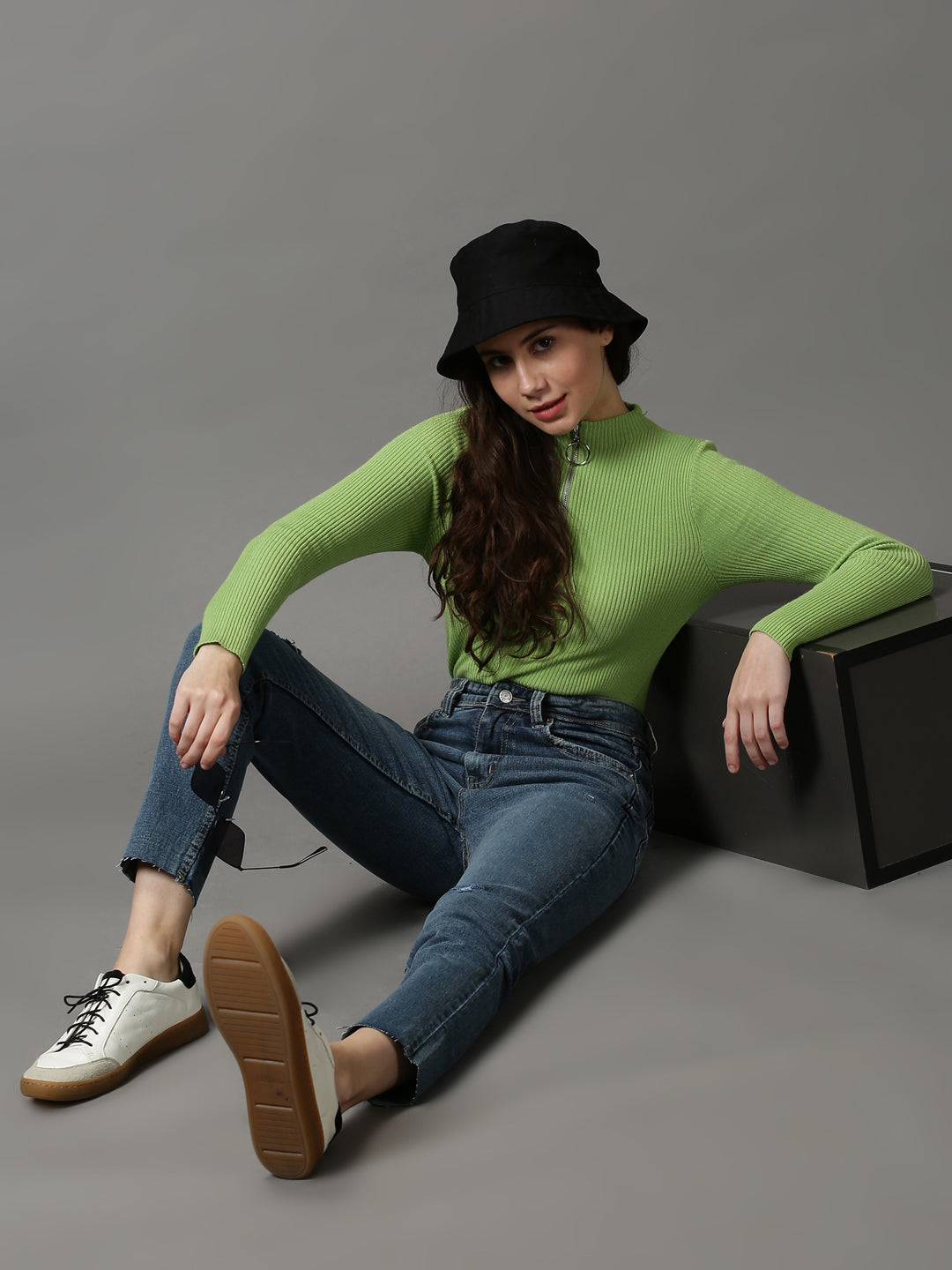 Women's Blue Slim Fit Mildly Distressed Light Fade Stretchable Denim Jeans