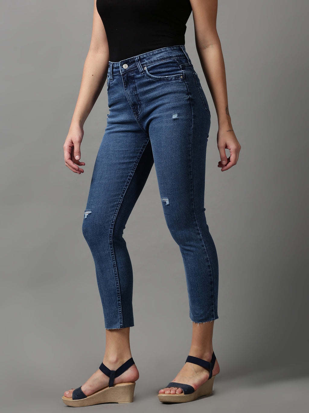 Women's Blue Slim Fit Mildly Distressed Light Fade Stretchable Denim Jeans