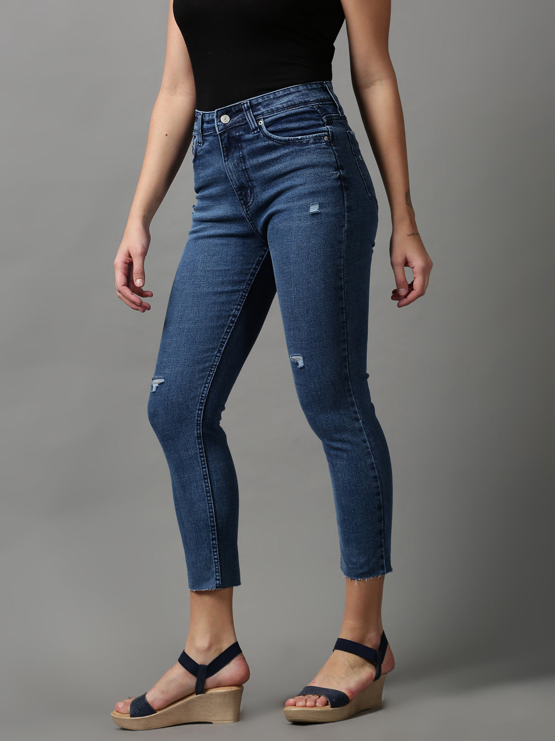 Women's Blue Slim Fit Mildly Distressed Light Fade Stretchable Denim Jeans