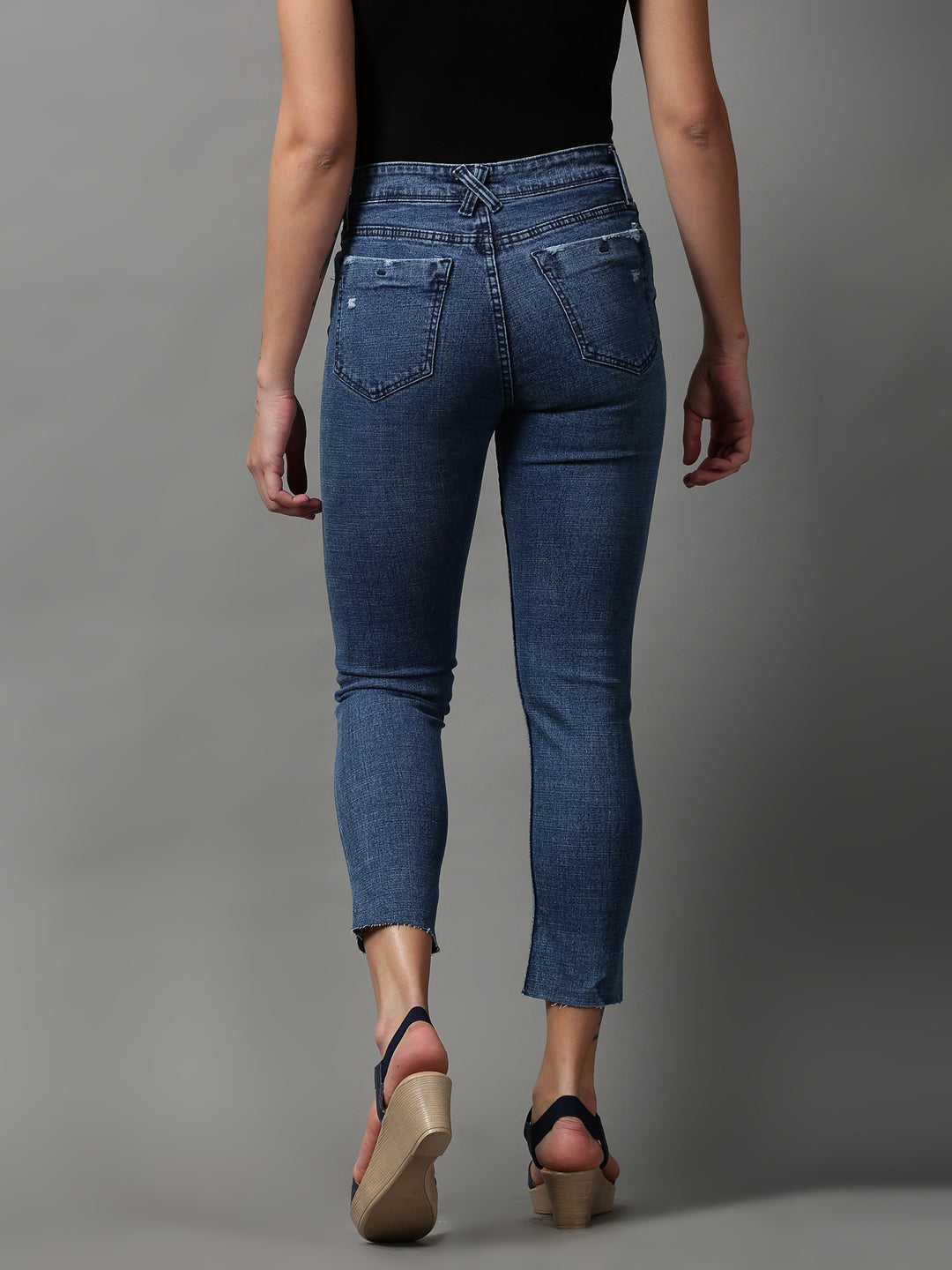 Women's Blue Slim Fit Mildly Distressed Light Fade Stretchable Denim Jeans