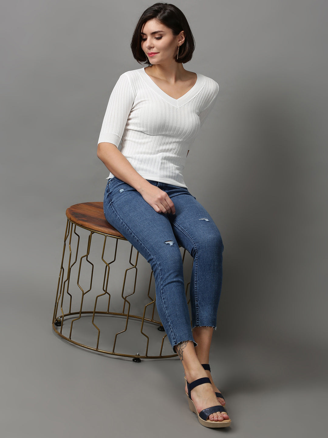 Women's Blue Slim Fit Mildly Distressed Light Fade Stretchable Denim Jeans