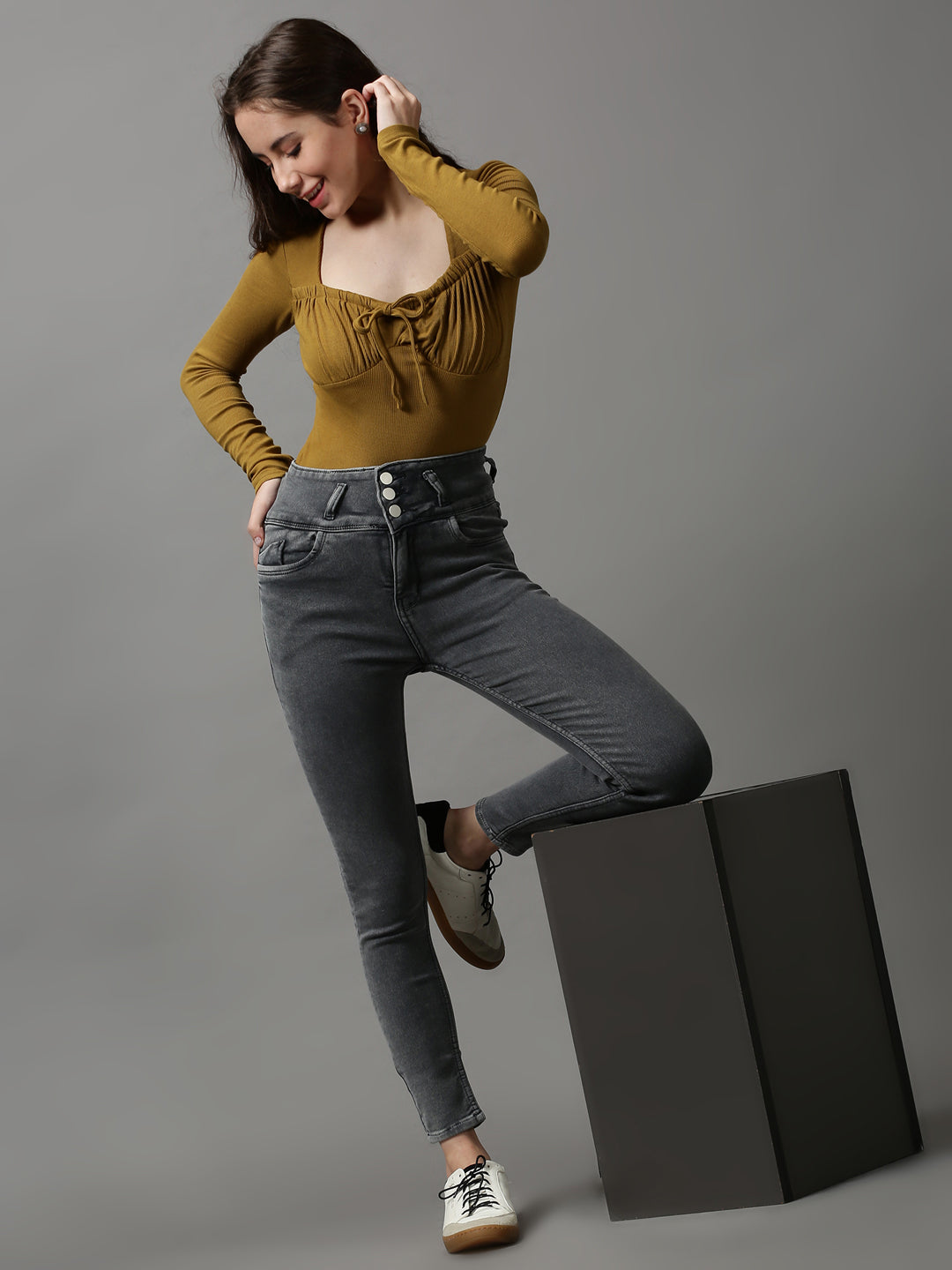 Women's Grey Skinny Fit High-Rise Slash Knee Stretchable Denim Jeans