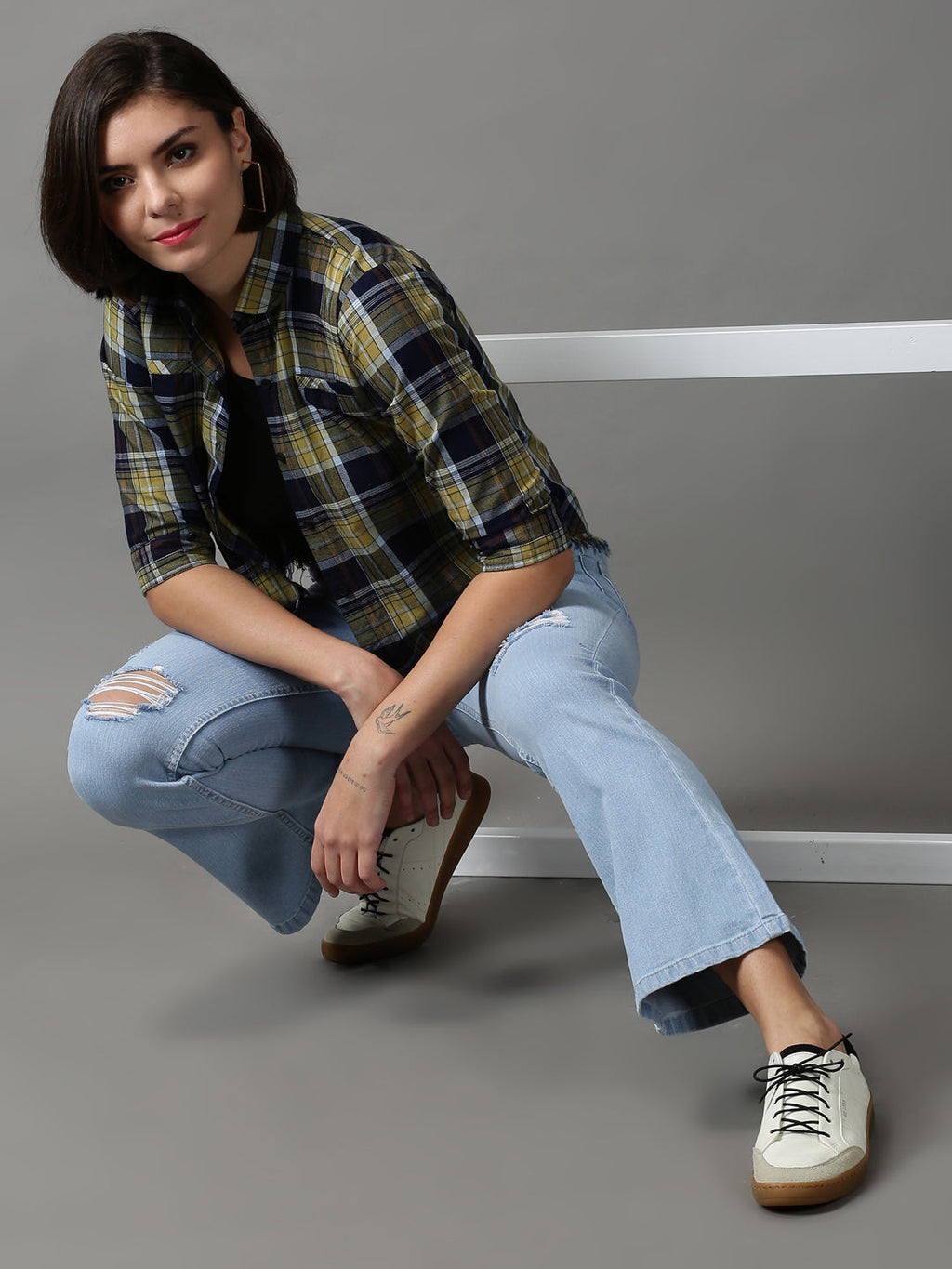 Women's Blue Bootcut Mildly Distressed Light Fade Stretchable Denim Jeans