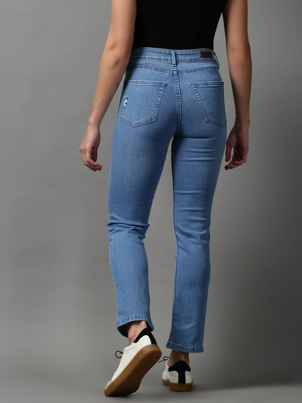 Women's Blue Mildly Distressed Light Fade Stretchable Denim Jeans