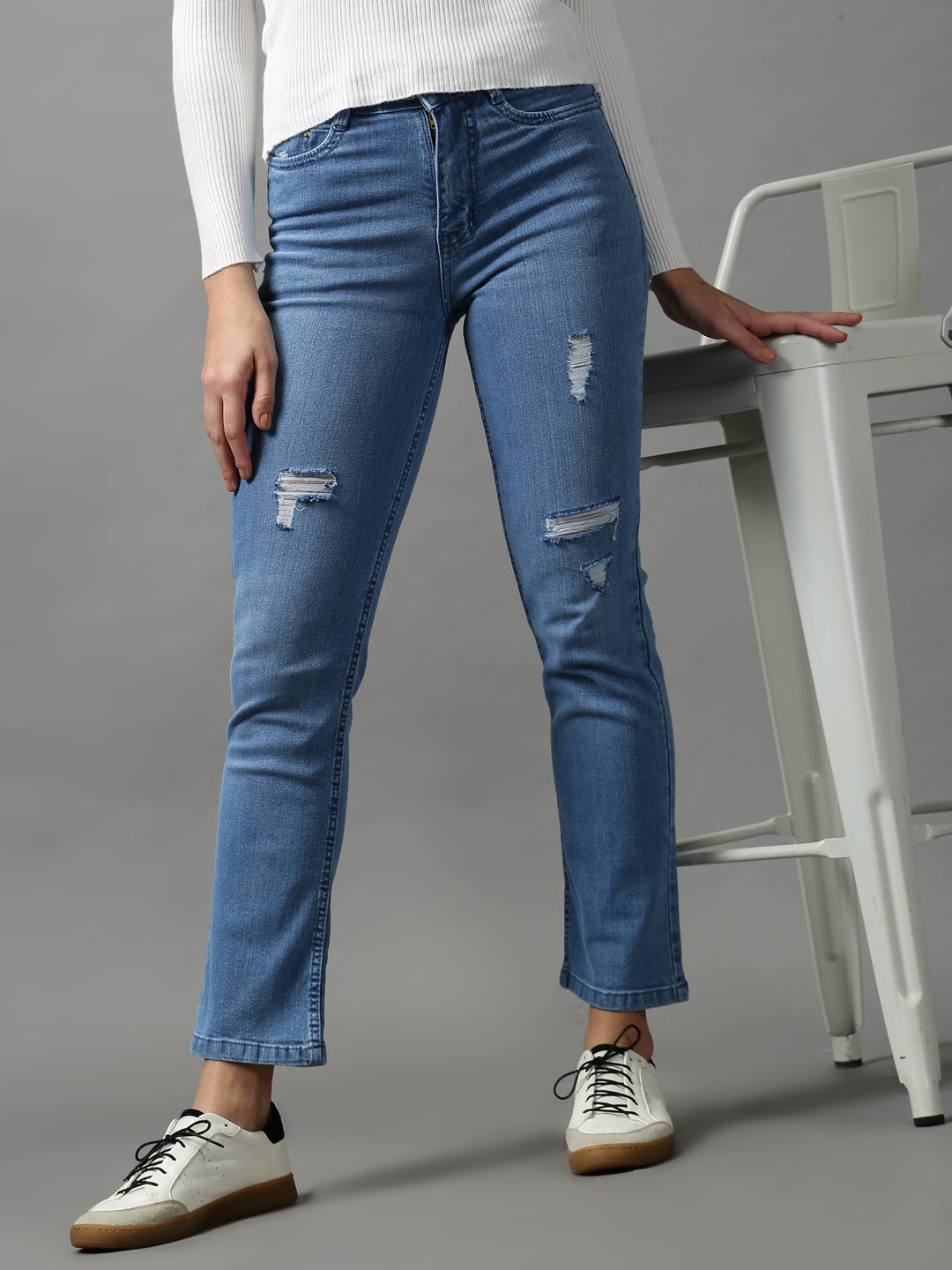 Women's Blue Mildly Distressed Light Fade Stretchable Denim Jeans