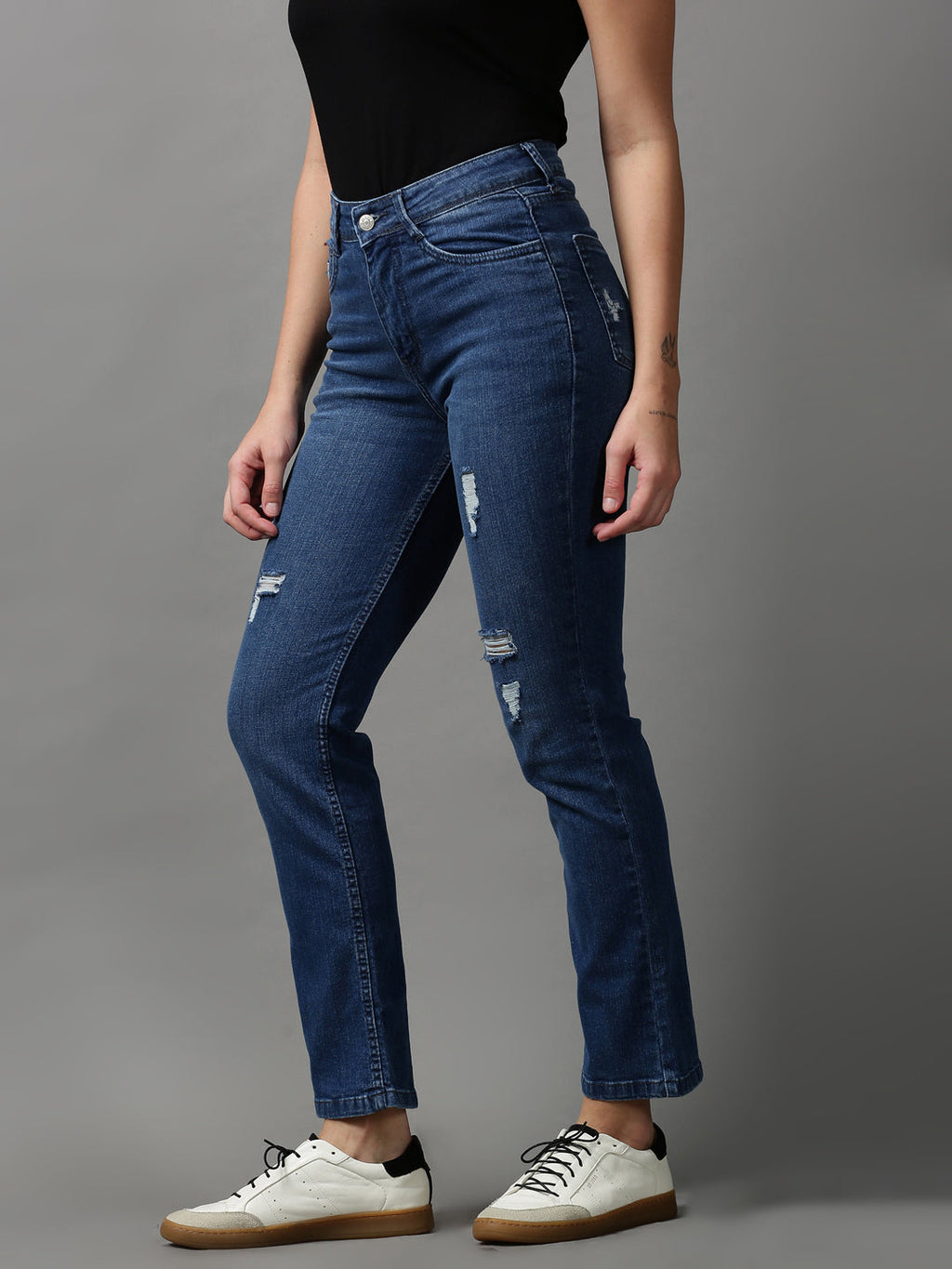 Women's Blue Mildly Distressed Light Fade Stretchable Denim Jeans