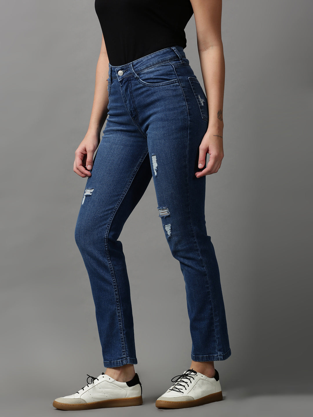 Women's Blue Mildly Distressed Light Fade Stretchable Denim Jeans