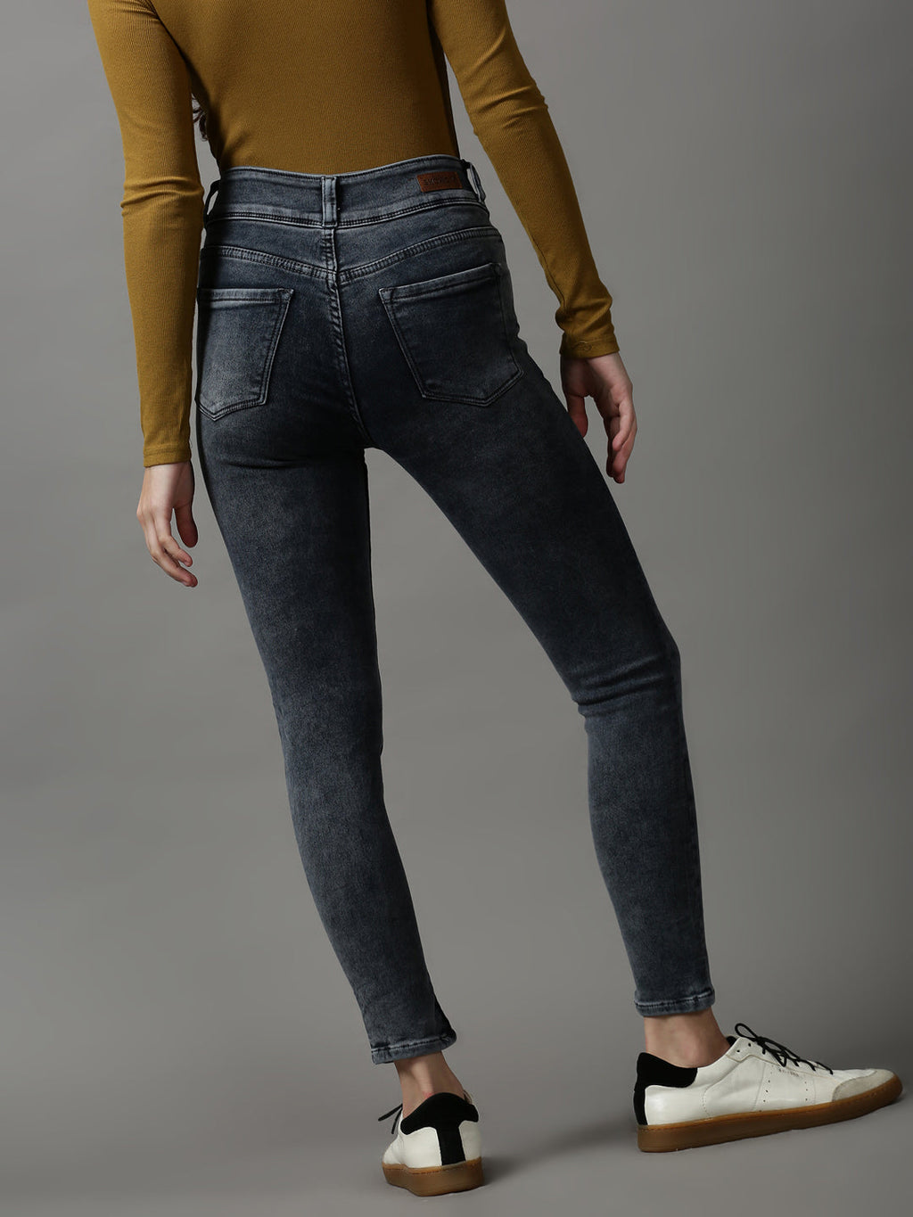 Women's Grey Skinny Fit Light Fade Stretchable Denim Jeans