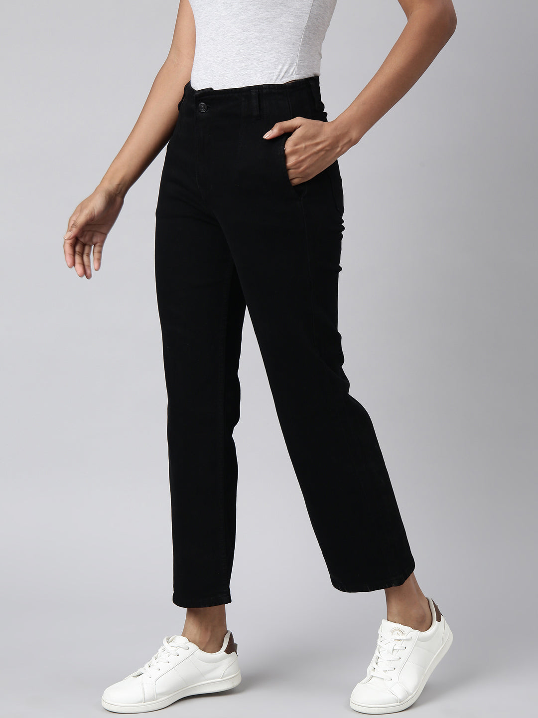Women's Black Straight Fit Stretchable Jeans