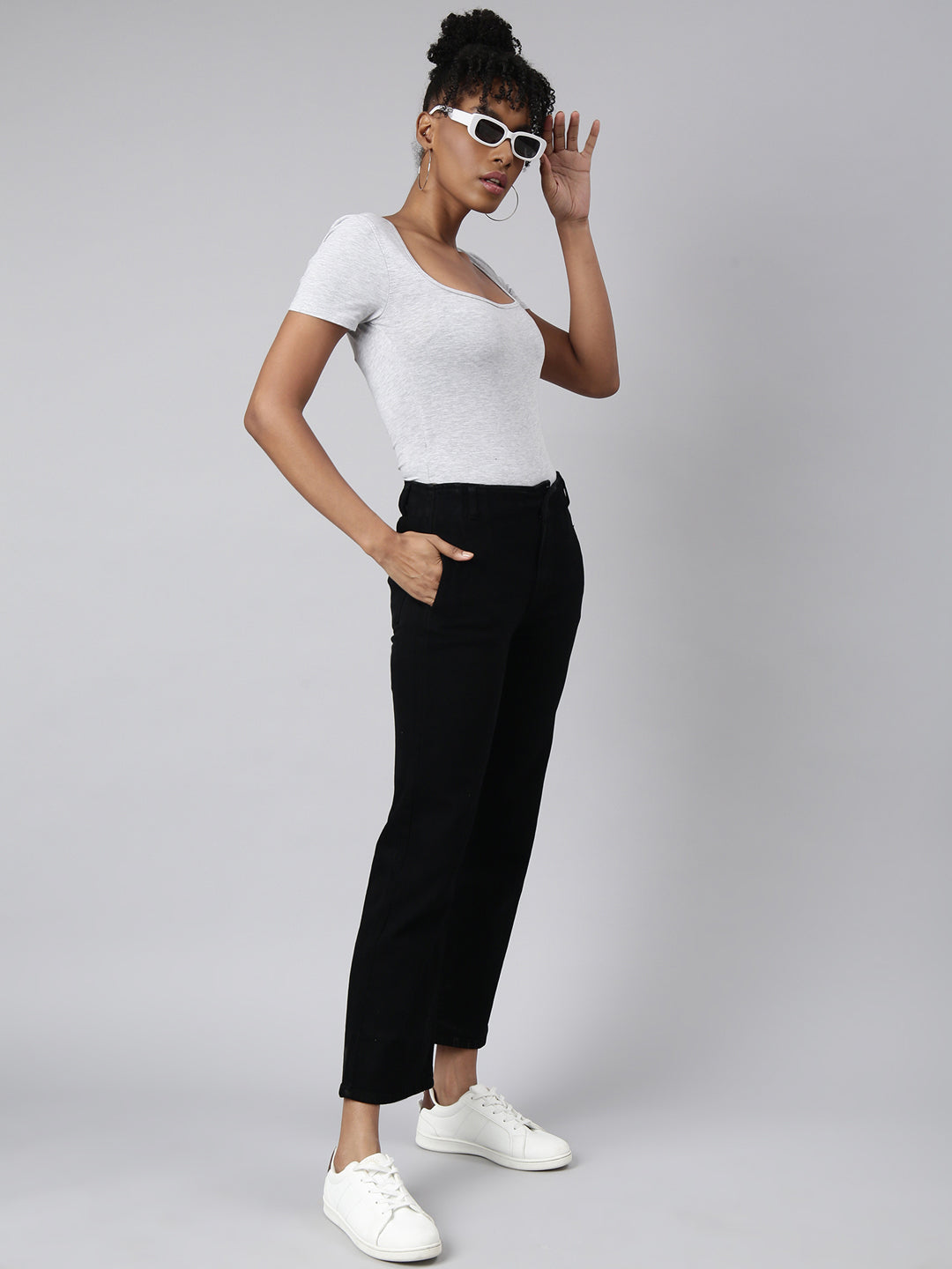 Women's Black Straight Fit Stretchable Jeans