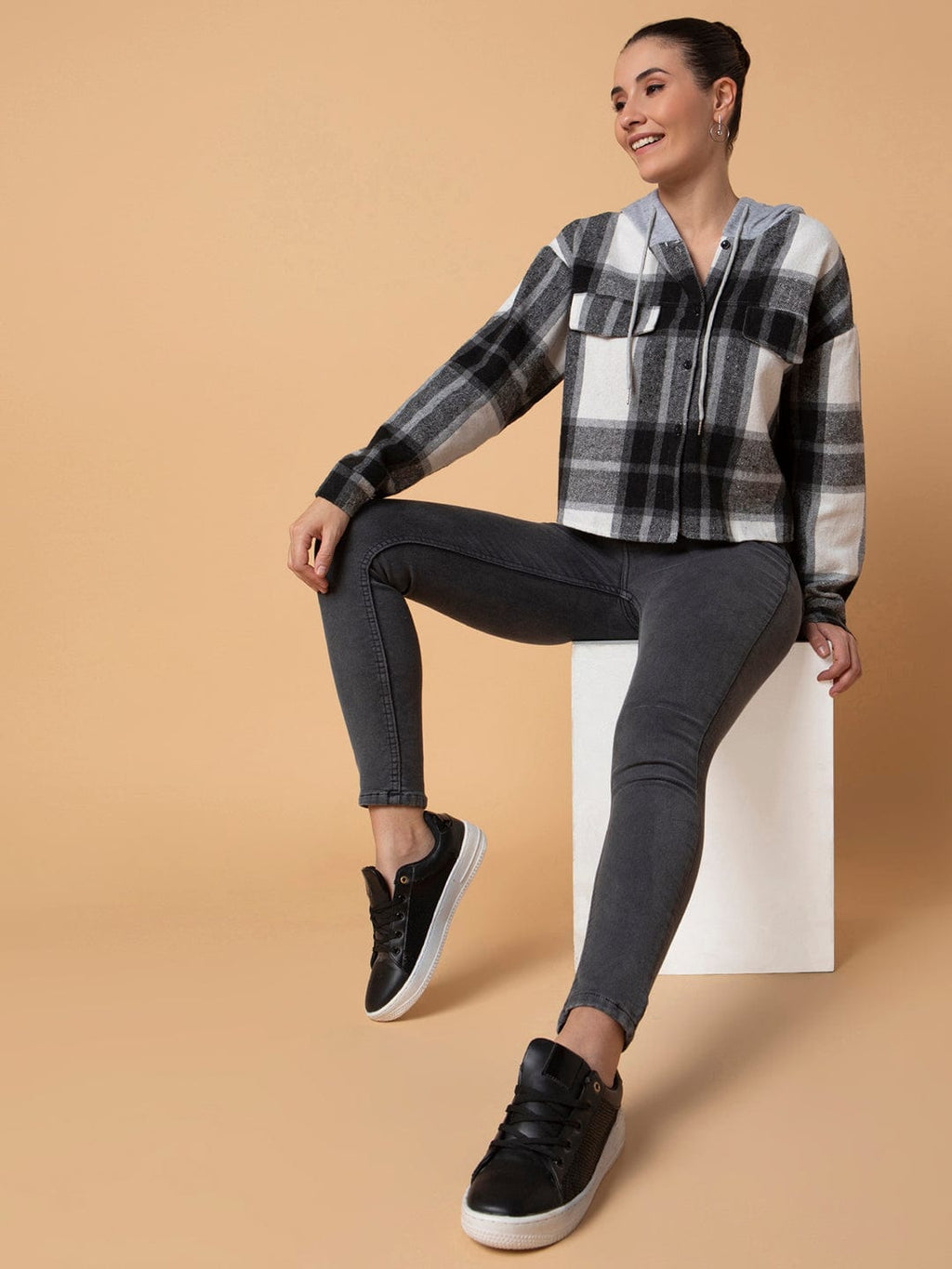 Women's Grey Straight Fit Mid-Rise Stretchable Jeans