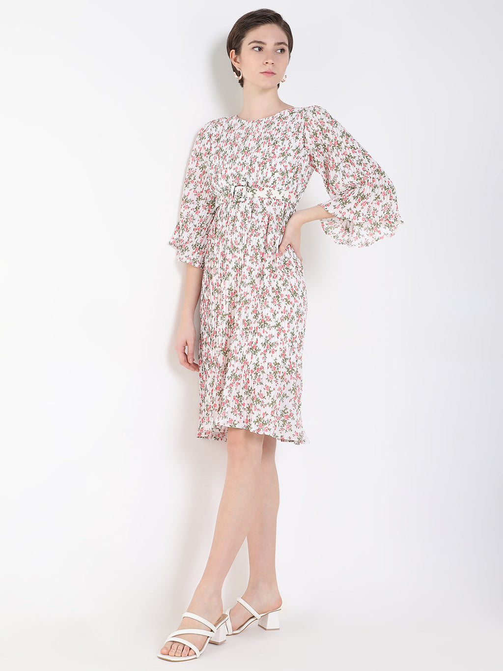 Women's White Round Neck Accordion Pleats Floral Printed Chiffon A-Line Dress With Belt