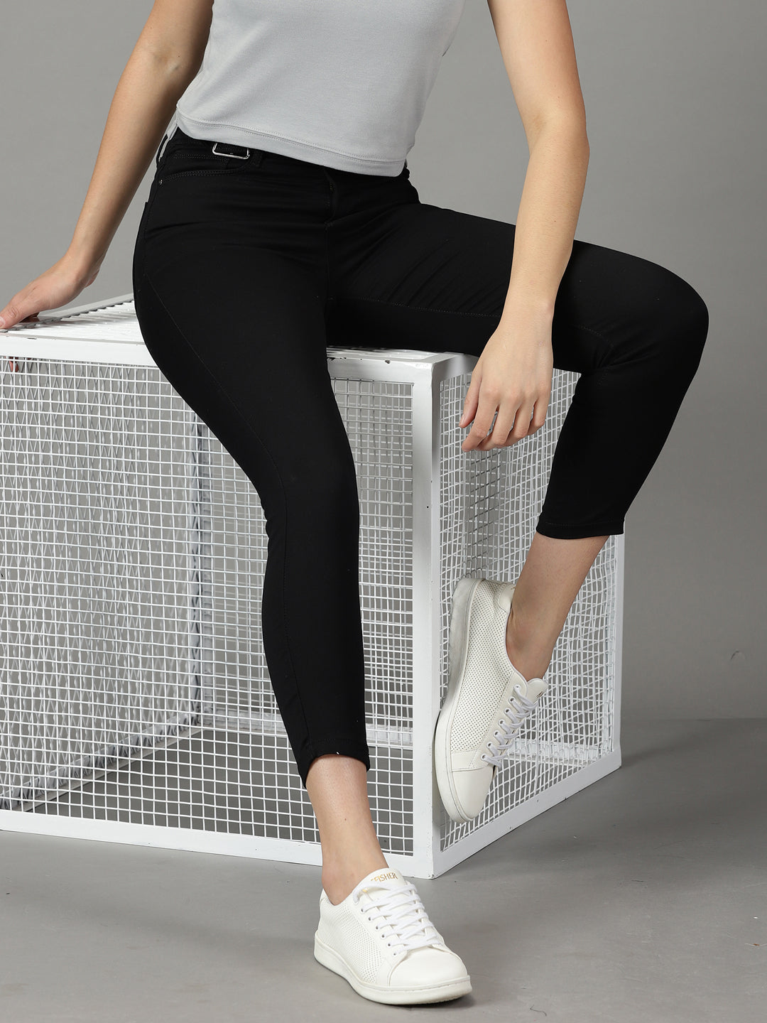 Women's Black Slim Fit High-Rise Stretchable Cotton Jeans