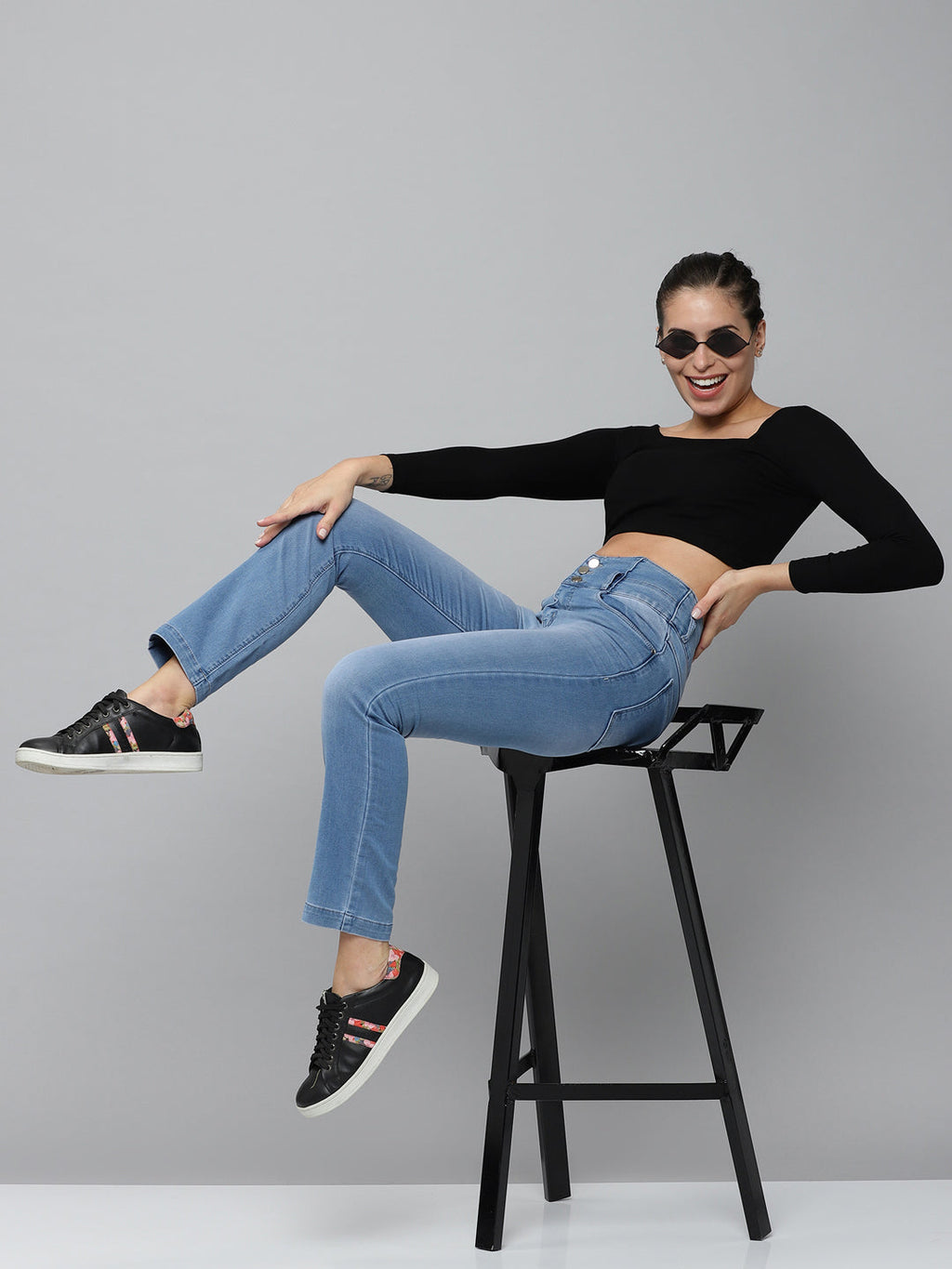 Women's Blue Jean Straight Fit High-Rise Light Fade Stretchable Jeans