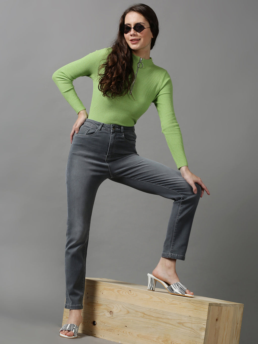 Women's Grey Slim Fit Light Fade Stretchable Denim Jeans