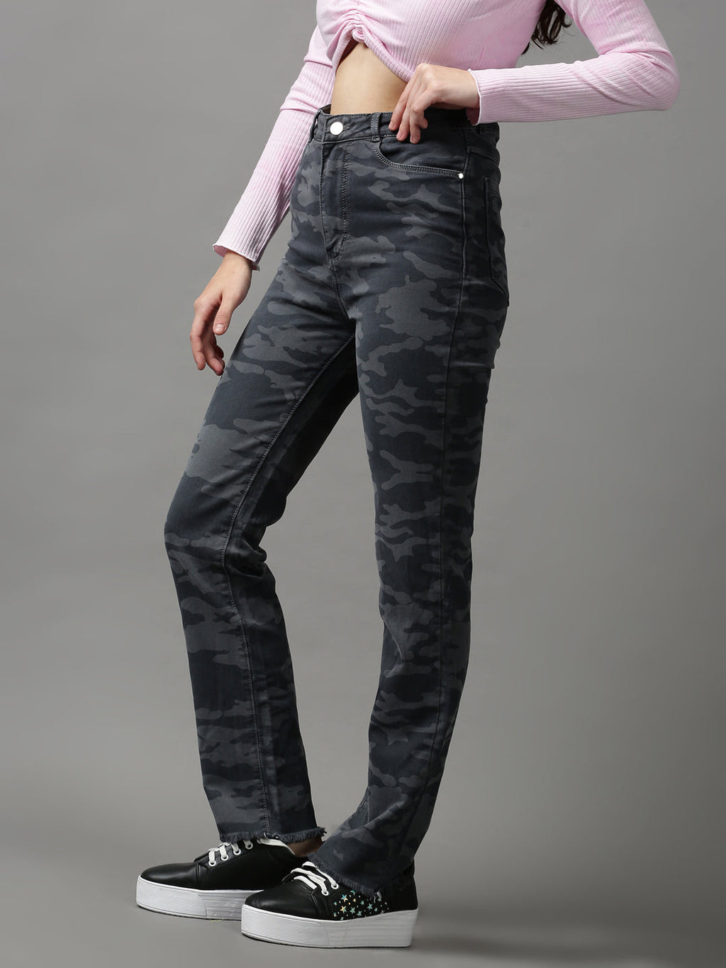 Women's Grey Light Fade Solid Fit Denim Jeans