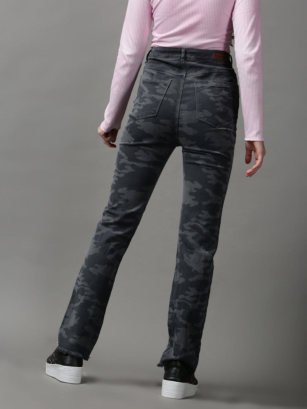 Women's Grey Light Fade Solid Fit Denim Jeans