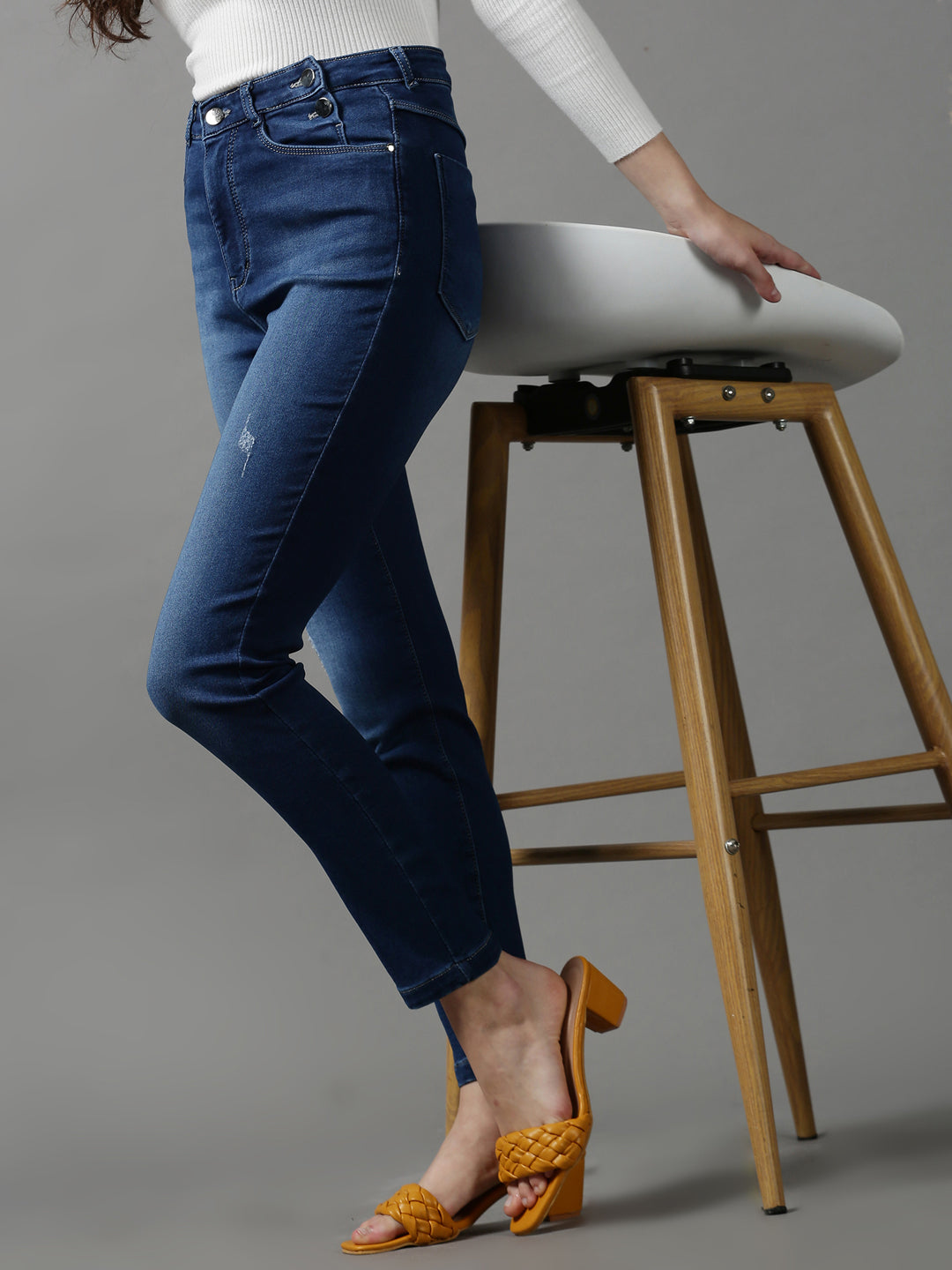 Women's Blue Skinny Fit Mildly Distressed Light Fade Stretchable Denim Jeans