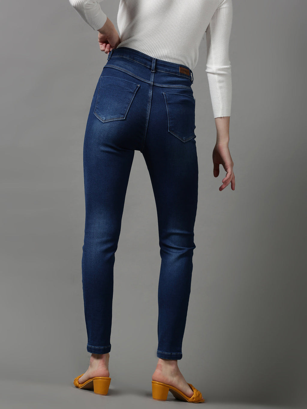 Women's Blue Skinny Fit Mildly Distressed Light Fade Stretchable Denim Jeans