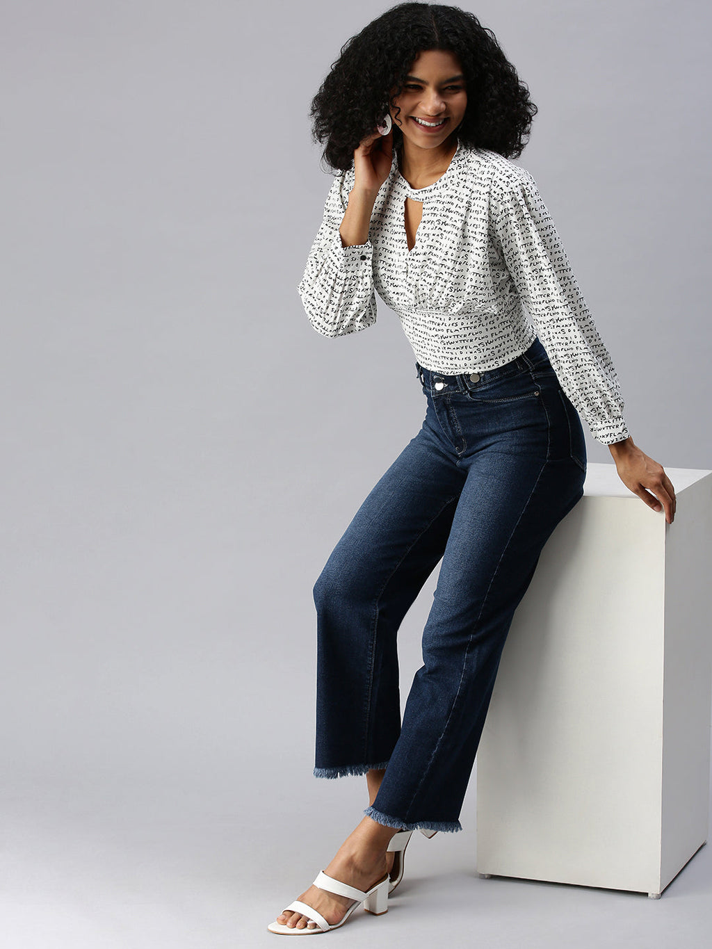 Women's Blue Wide Leg High-Rise Light Fade Cropped Stretchable Denim Jeans