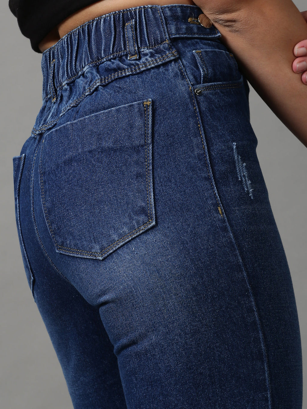 Women's Blue Boyfriend Fit Mildly Distressed Light Fade Stretchable Jeans